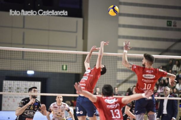 L’urlo dei 3000 del PalaMazzola non basta. Perugia batte 3-0 Prisma Taranto