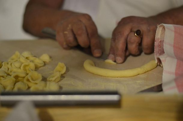 Grottaglie, Orecchiette nelle ‘nchiosce – On the Road