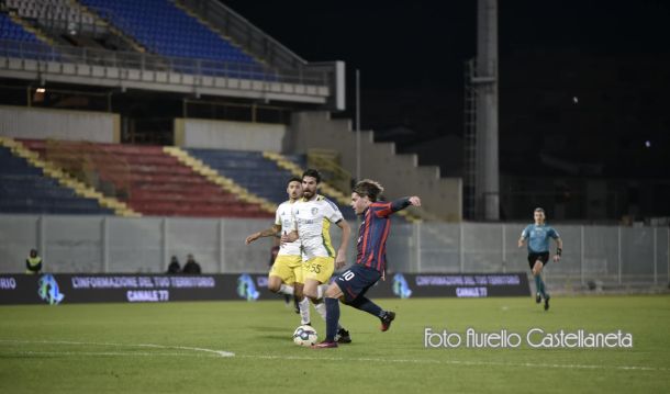 Del Favero para un rigore, Fabbro segna al 42′: il Taranto di Cazzarò batte il forte Cerignola