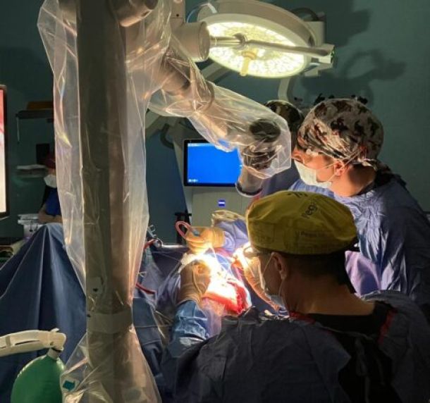 Taranto, a Neurochirurgia uno strumento di alta precisione tridimensionale e 4K
