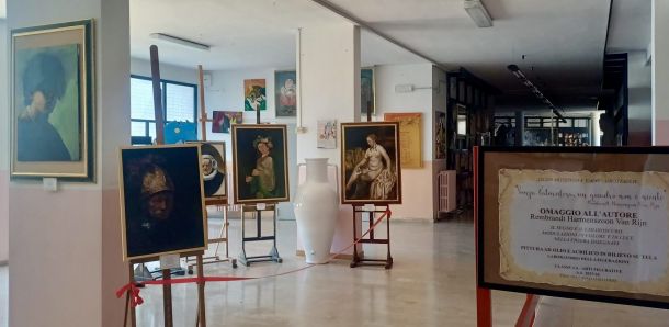 “La Vetrina dell’Arte”, in mostra i lavori degli studenti del liceo Calò di Grottaglie