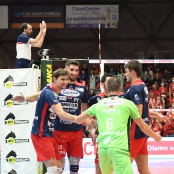 Volley, la Prisma Taranto perde al tie break a Piacenza